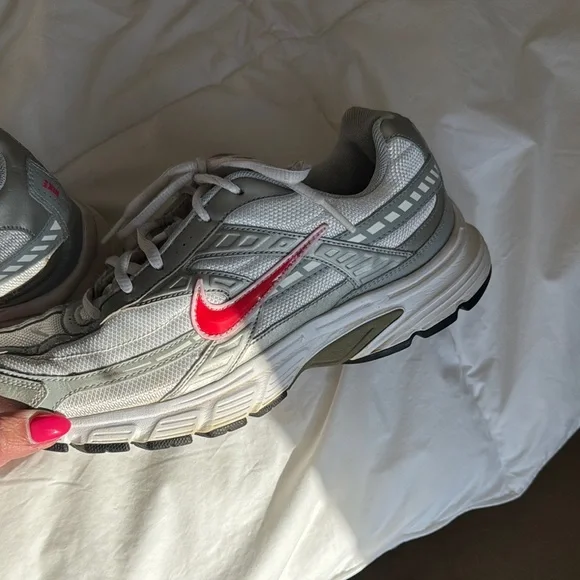 Nike Gray and pink Sneakers - Picture 4 of 10